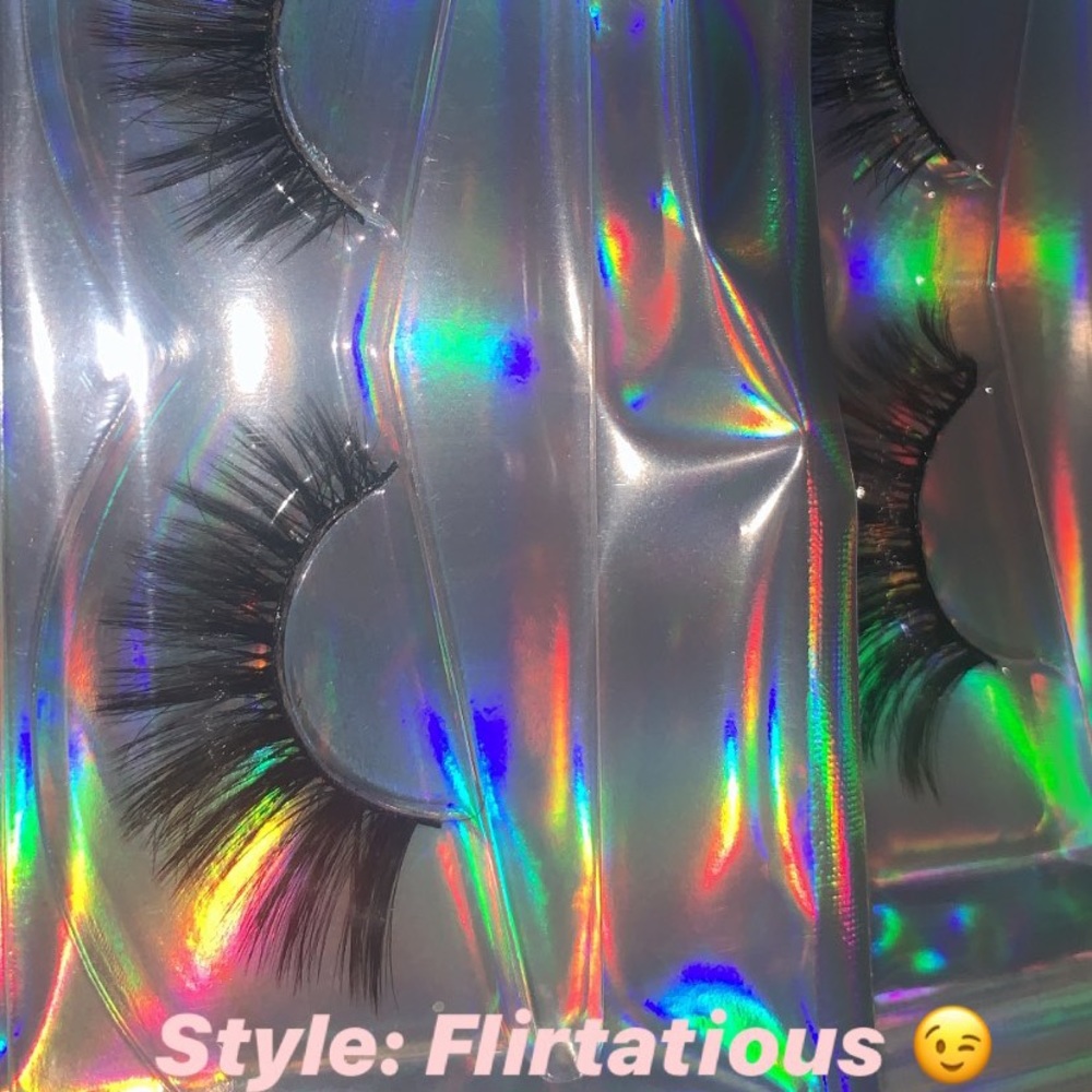 Lashes - Picture 4 of 6